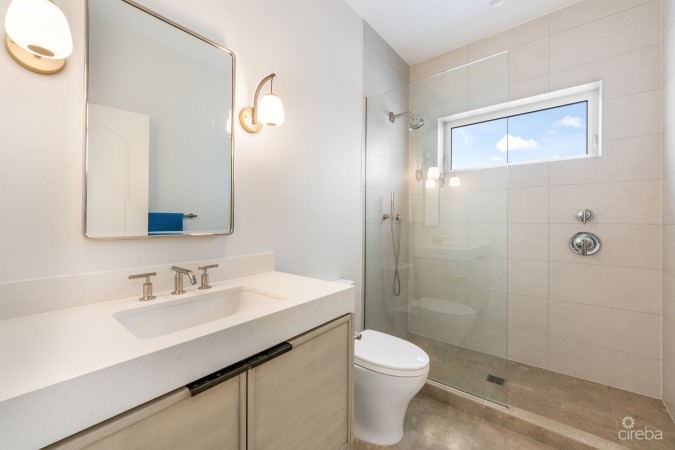 4 BED CANAL FRONT VILLA - VISTA DEL MAR