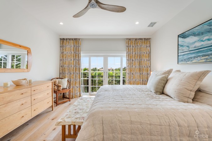 4 BED CANAL FRONT VILLA - VISTA DEL MAR