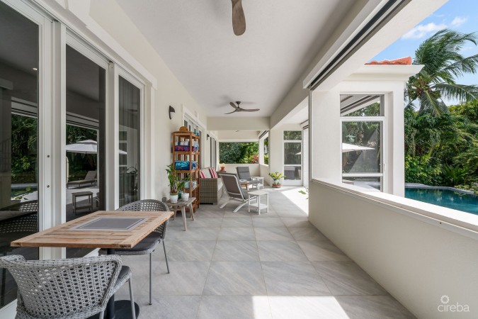 4 BED CANAL FRONT VILLA - VISTA DEL MAR