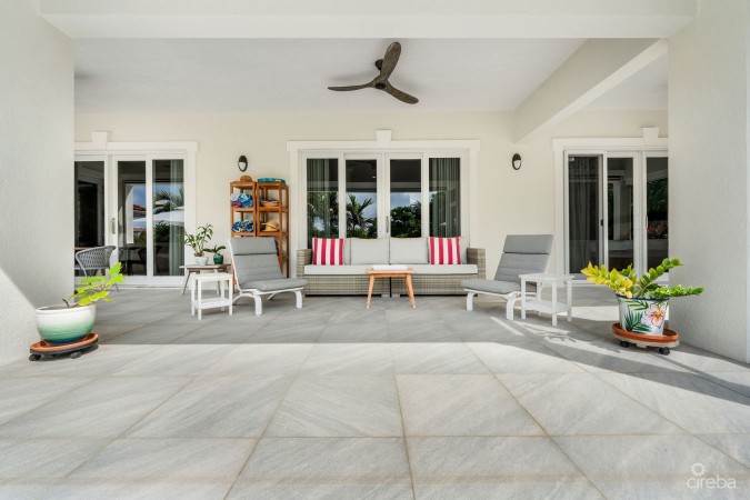 4 BED CANAL FRONT VILLA - VISTA DEL MAR