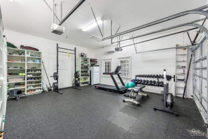 4 BED CANAL FRONT VILLA - VISTA DEL MAR