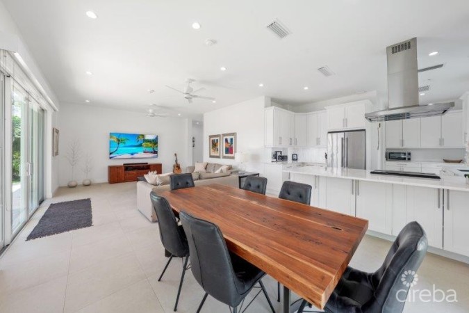 UNIQUE PATRICK'S ISLAND CANALFRONT W GUEST HOUSE | 3 CAR GARAGE