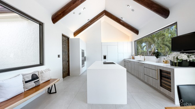 CRYSTAL HARBOUR - OCEAN FRONT HOME