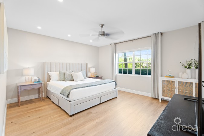 BRITANNIA, REGENTS COURT - SERENE CANAL LIVING