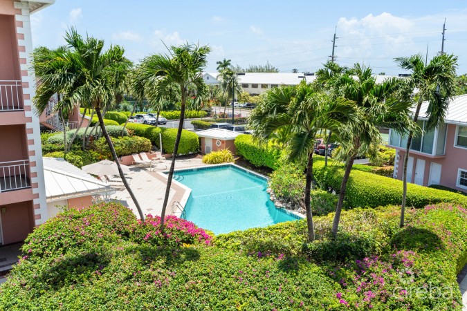 COLONIAL CLUB 18, SEVEN MILE BEACH