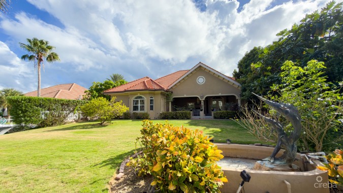 YACHT CLUB CANAL FRONT HOME 3 BED