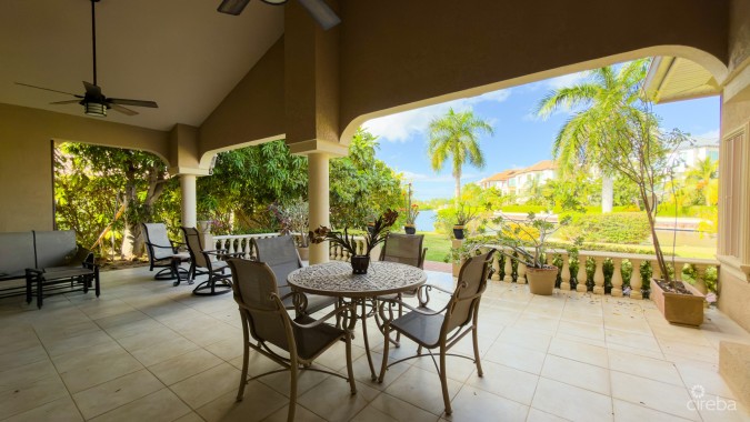 YACHT CLUB CANAL FRONT HOME 3 BED