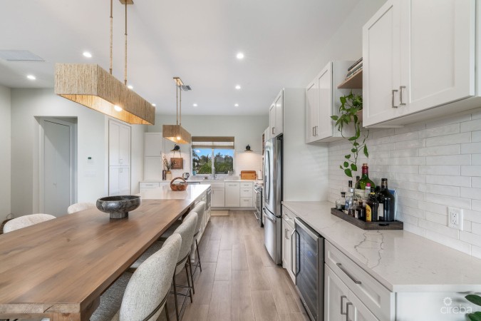 OCEAN CREST 14, OCEANFRONT TOWNHOME WITH STUDIO