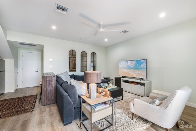OCEAN CREST 14, OCEANFRONT TOWNHOME WITH STUDIO
