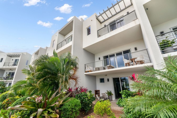 OCEAN CREST 14, OCEANFRONT TOWNHOME WITH STUDIO