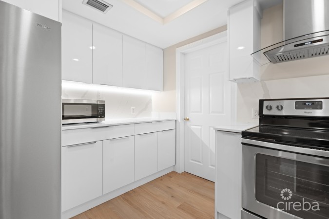 BRITANNIA REGENTS COURT | SERENE CANAL LIVING