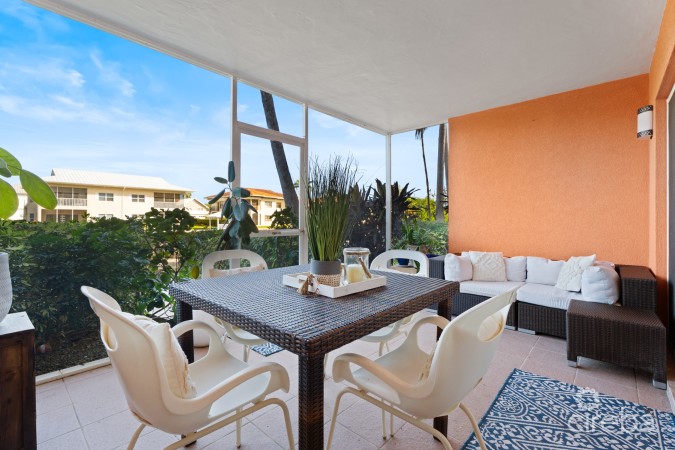 BRITANNIA REGENTS COURT | SERENE CANAL LIVING