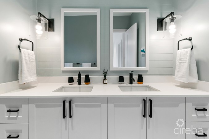 OLEA 106, CANAL FRONT 3 BED DUPLEX