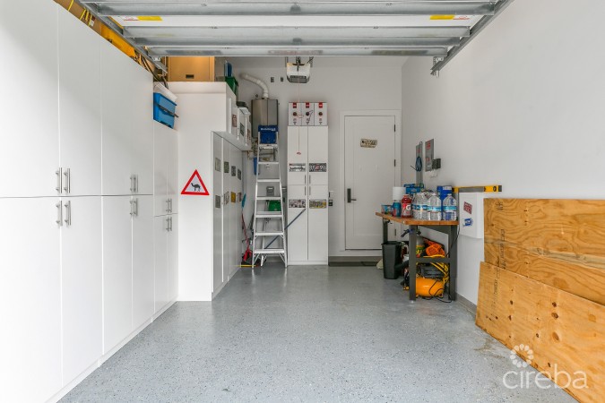 OLEA 106, CANAL FRONT 3 BED DUPLEX