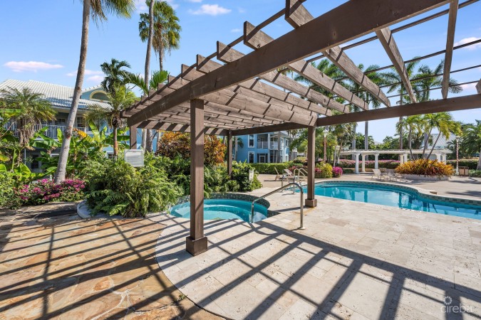 BRITANNIA REGENTS COURT | 4-BED TWO-STORY HOME IN SMB CORRIDOR