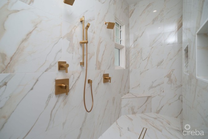 BRITANNIA KINGS COURT TOTALLY RENOVATED RARE JEWEL TOWNHOME