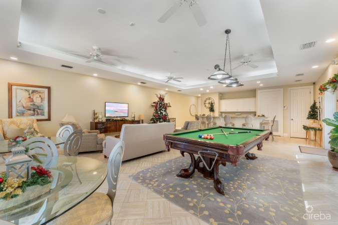 THE PINNACLE VILLA 20 WITH GARAGE