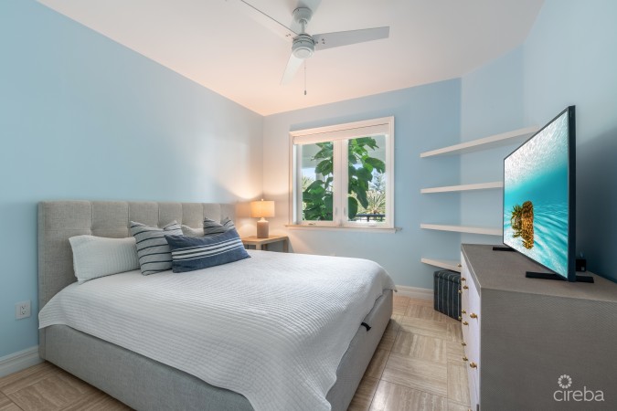 THE PINNACLE VILLA 20 WITH GARAGE