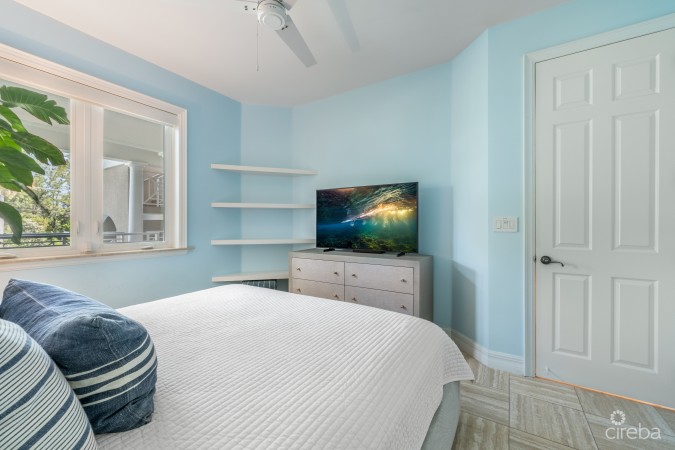 THE PINNACLE VILLA 20 WITH GARAGE