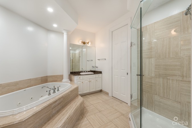 THE PINNACLE VILLA 20 WITH GARAGE