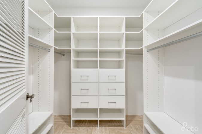 THE PINNACLE VILLA 20 WITH GARAGE