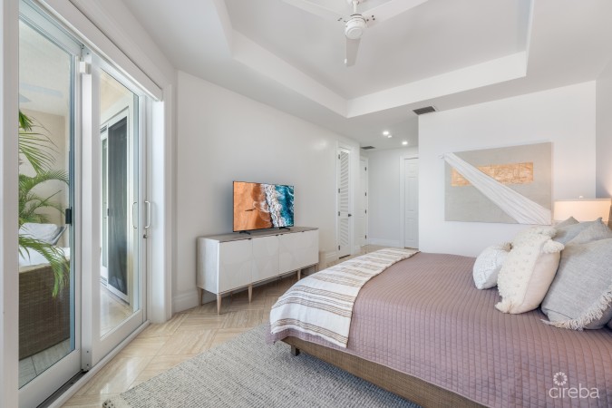 THE PINNACLE VILLA 20 WITH GARAGE