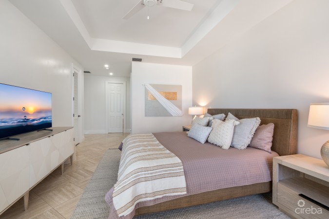 THE PINNACLE VILLA 20 WITH GARAGE