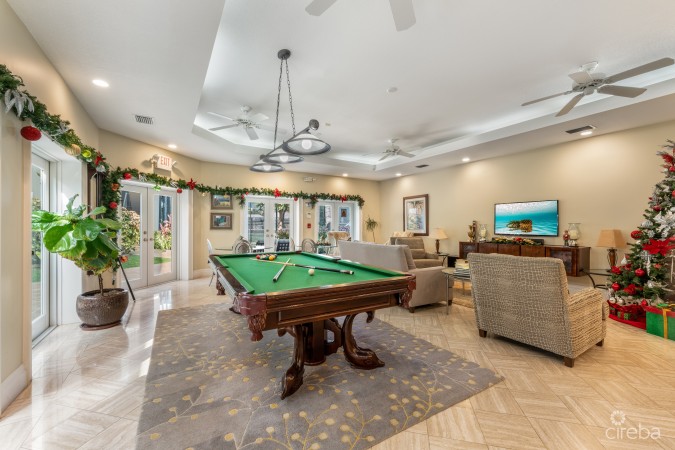 THE PINNACLE VILLA 20 WITH GARAGE