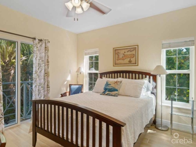 4 BED OCEAN FRONT IN SAVANNAH