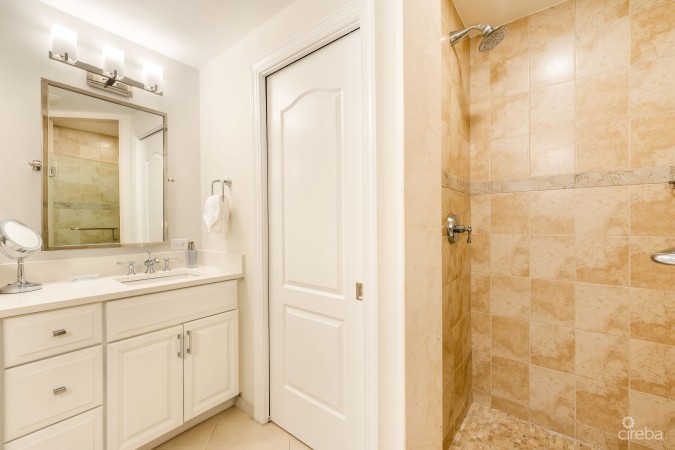 THE RENAISSANCE VILLA 25 - SEVEN MILE BEACH