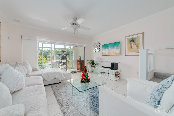 THE MOORINGS, STUNNING CANAL FRONT TOWNHOME, 3 BED 3.5 BATHROOM WITH GORGEOUS VIEWS OF THE CANAL