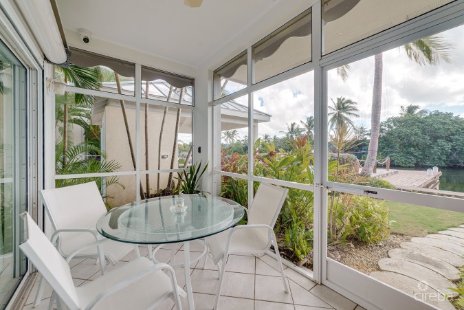 THE MOORINGS, STUNNING CANAL FRONT TOWNHOME, 3 BED 3.5 BATHROOM WITH GORGEOUS VIEWS OF THE CANAL