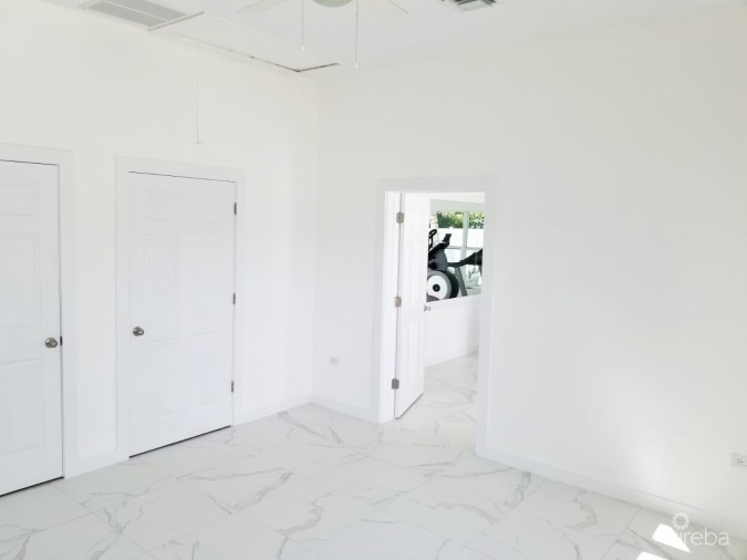 ROYAL PINES SPACIOUS TOWNHOUSE STYLE CONDO