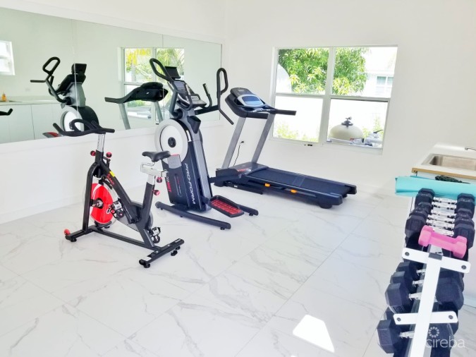 ROYAL PINES SPACIOUS TOWNHOUSE STYLE CONDO