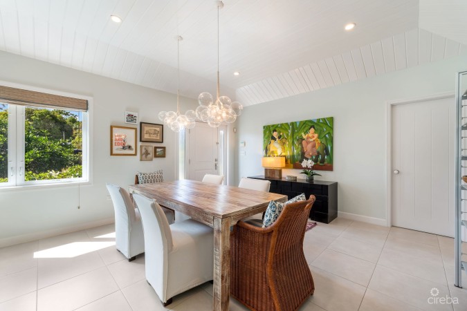 TIMELESS DESIGNER SOUTH SOUND HOME WITH POOL  AND GUEST COTTAGE