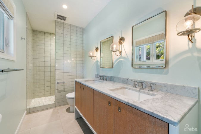 TIMELESS DESIGNER SOUTH SOUND HOME WITH POOL  AND GUEST COTTAGE