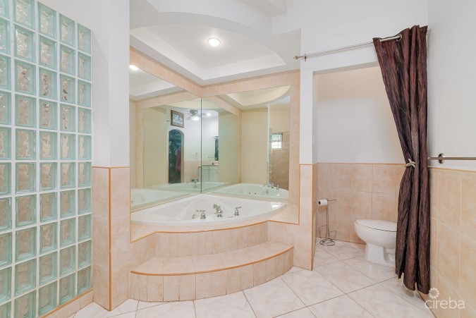 4 BED + OFFICE / 3.5 BATH SINGLE FAMILY HOME