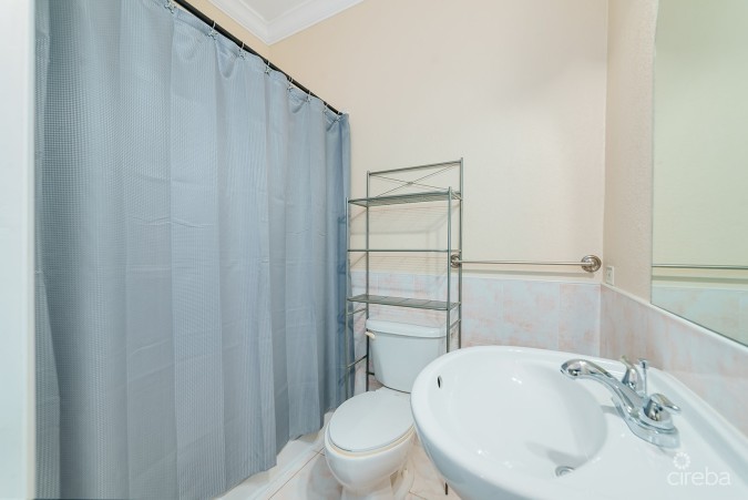 4 BED + OFFICE / 3.5 BATH SINGLE FAMILY HOME