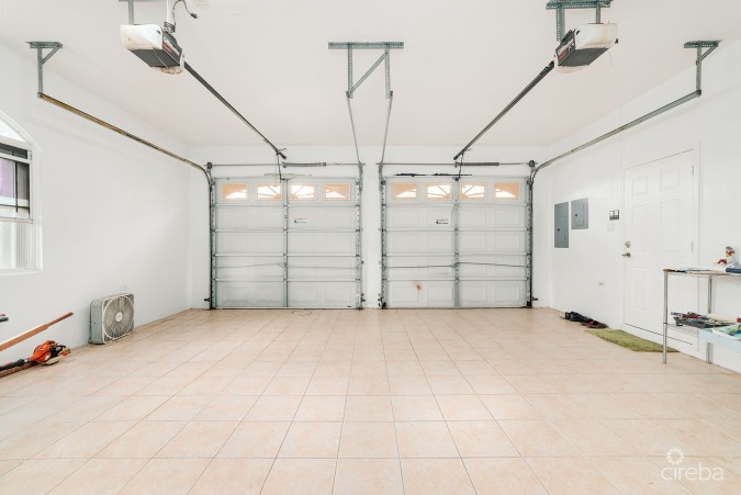 4 BED + OFFICE / 3.5 BATH SINGLE FAMILY HOME