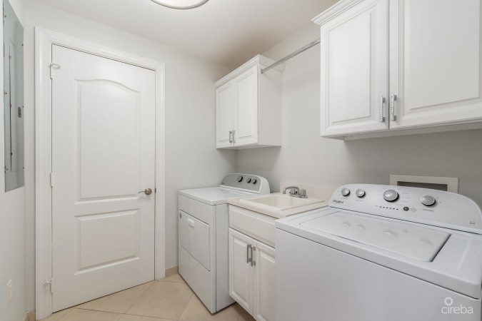 THE RENAISSANCE VILLA 25 - SEVEN MILE BEACH