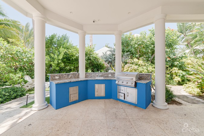 THE BLUE HOUSE - WATERFRONT HOME SOUTH SOUND ROAD