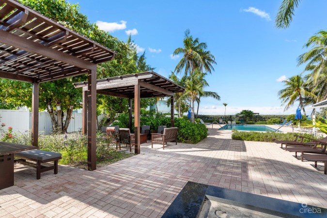 BEACHFRONT CONDO ISLAND PINE VILLAS