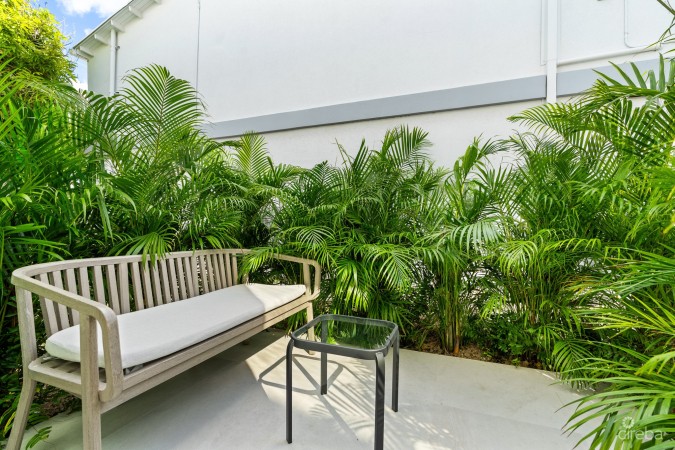 BEACHFRONT CONDO ISLAND PINE VILLAS