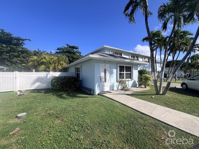 PALM SPRINGS SPACIOUS ONE BED - RARE FIND