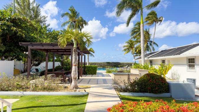 BEACHFRONT CONDO ISLAND PINE VILLAS