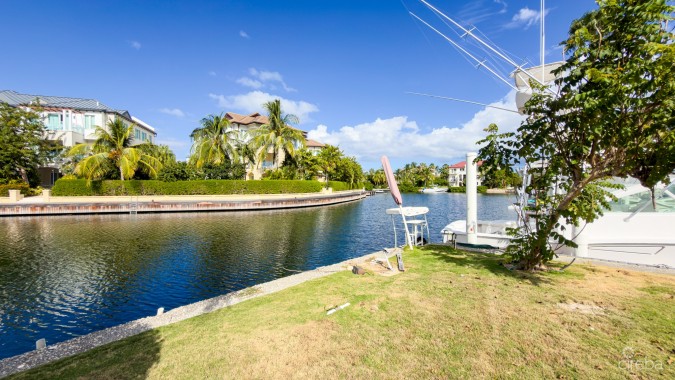 YACHT CLUB CANAL FRONT HOME 3 BED