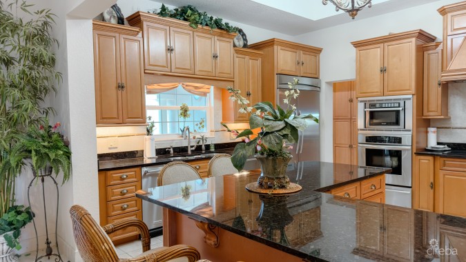 YACHT CLUB CANAL FRONT HOME 3 BED