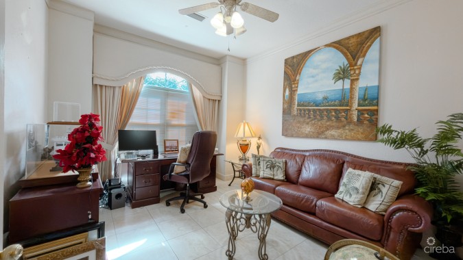 YACHT CLUB CANAL FRONT HOME 3 BED