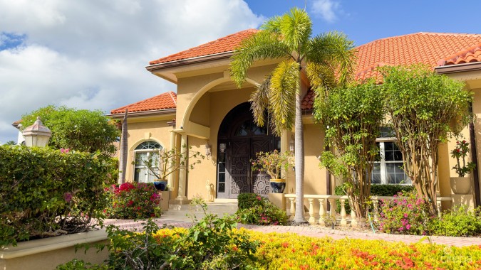 YACHT CLUB CANAL FRONT HOME 3 BED