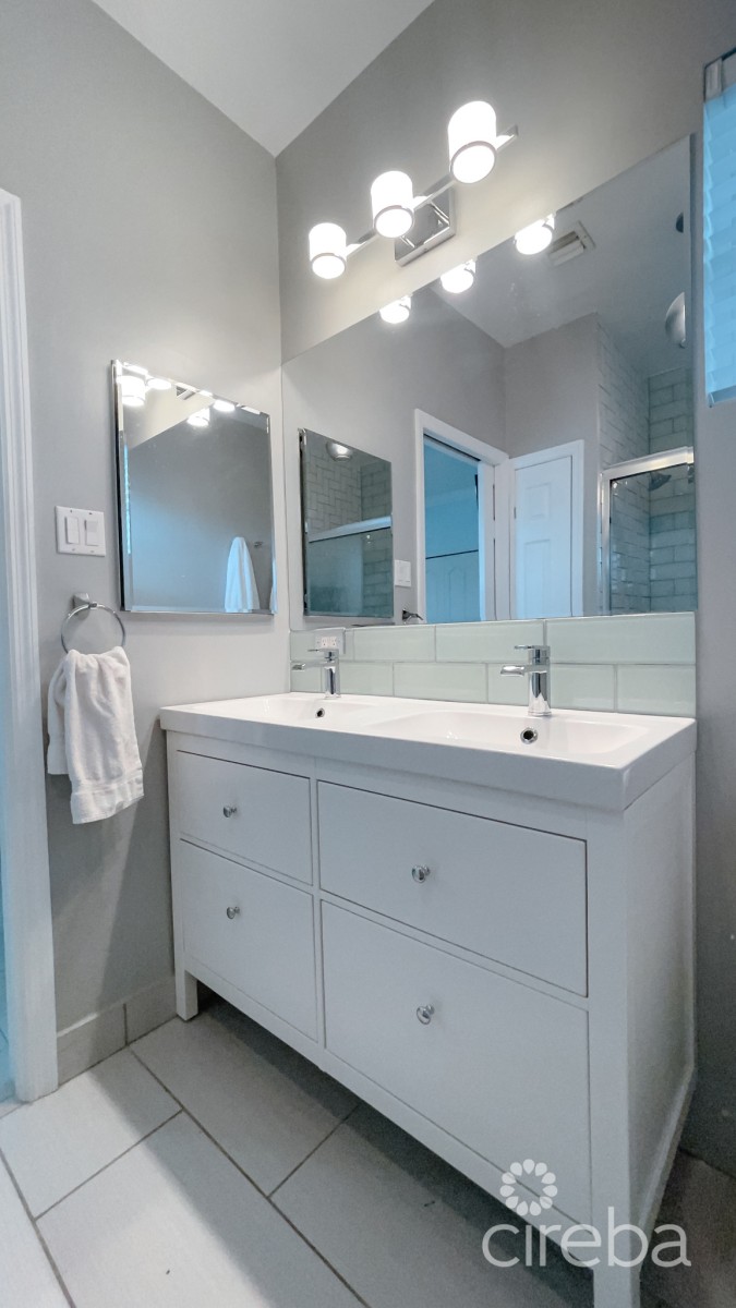 2 BED SOUTH SOUND TOWNHOME  GRAND PALMS